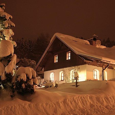 B&B Na Kopecku โรกีนีซ นัด ยีเซอโร ภายนอก รูปภาพ