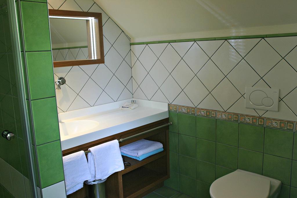 B&B Na Kopecku โรกีนีซ นัด ยีเซอโร ภายนอก รูปภาพ