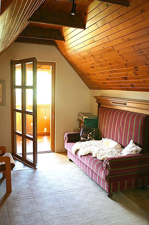 B&B Na Kopecku โรกีนีซ นัด ยีเซอโร ภายนอก รูปภาพ