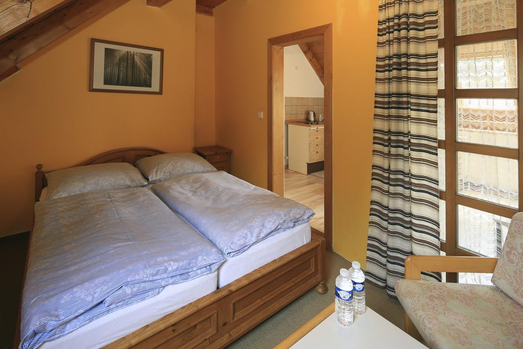 B&B Na Kopecku โรกีนีซ นัด ยีเซอโร ภายนอก รูปภาพ
